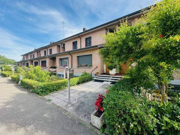 casa indipendente in vendita a Reggio nell'Emilia in zona Rivalta