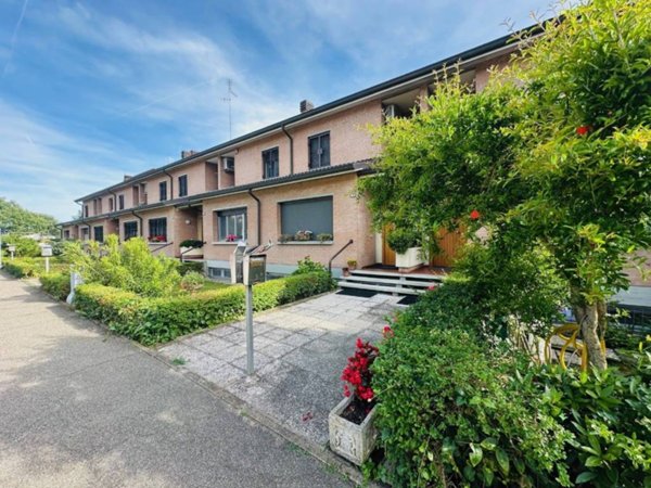 casa indipendente in vendita a Reggio nell'Emilia in zona Rivalta