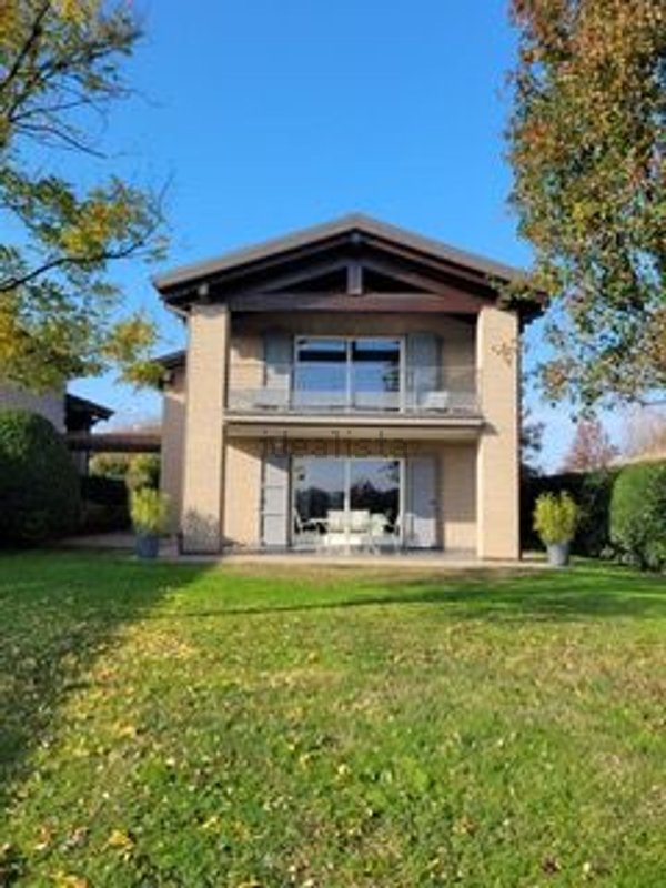 casa indipendente in vendita a Reggio nell'Emilia in zona Codemondo