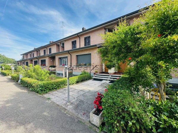 casa indipendente in vendita a Reggio nell'Emilia in zona Rivalta
