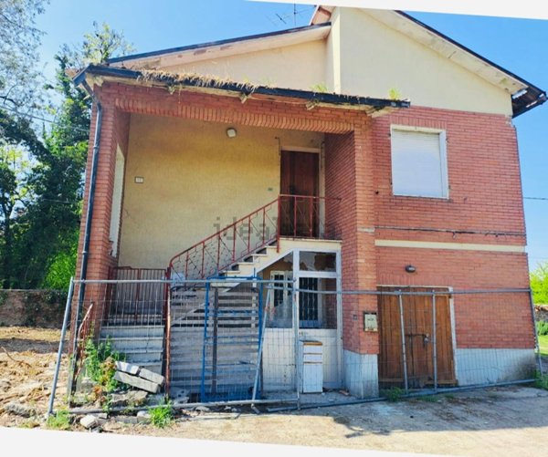 casa indipendente in vendita a Reggio nell'Emilia in zona Cella