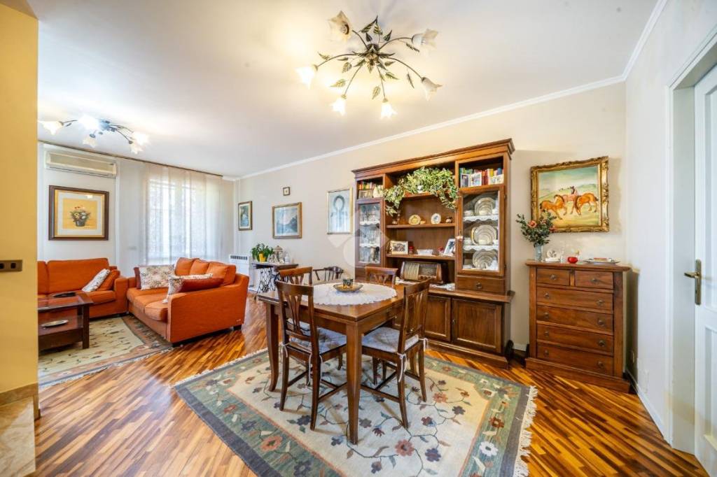 casa indipendente in vendita a Reggio nell'Emilia in zona Rivalta