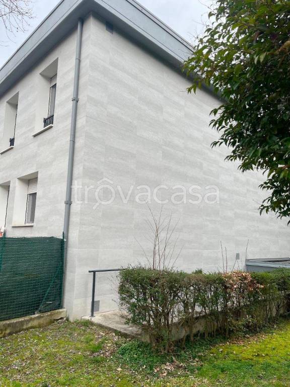 casa indipendente in vendita a Reggio nell'Emilia in zona Roncina