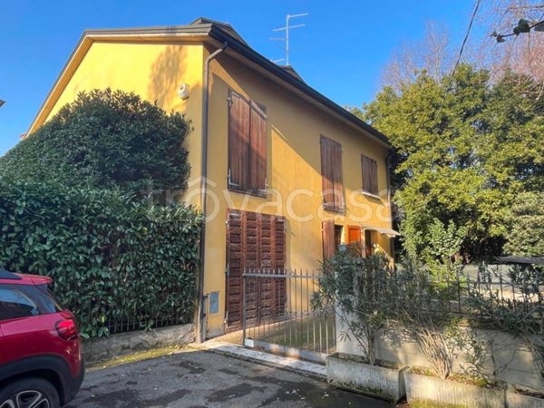 casa indipendente in vendita a Reggio nell'Emilia in zona Gattaglio