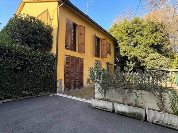 casa indipendente in vendita a Reggio nell'Emilia in zona Città Storica