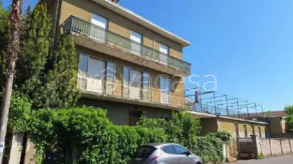 negozio in vendita a Reggio nell'Emilia in zona Città Storica