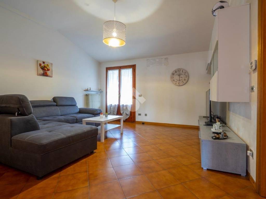 casa indipendente a Reggio nell'Emilia in zona San Pellegrino / Villa Canali
