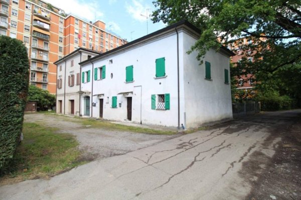 appartamento in vendita a Reggio nell'Emilia in zona Ospizio