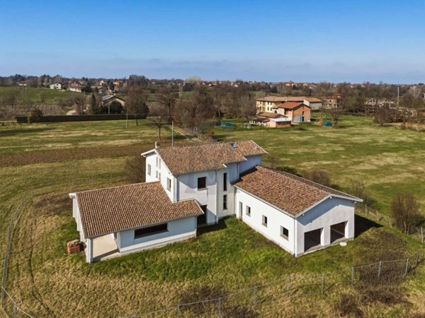 casa indipendente in vendita a Reggio nell'Emilia in zona Rivalta