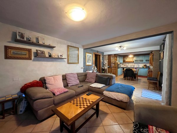 casa indipendente in vendita a Reggio nell'Emilia in zona Villa Bagno