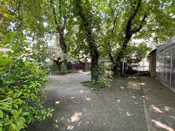 casa indipendente in vendita a Reggio nell'Emilia in zona Città Storica