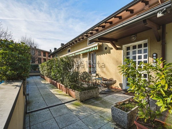 appartamento in vendita a Reggio nell'Emilia in zona Città Storica