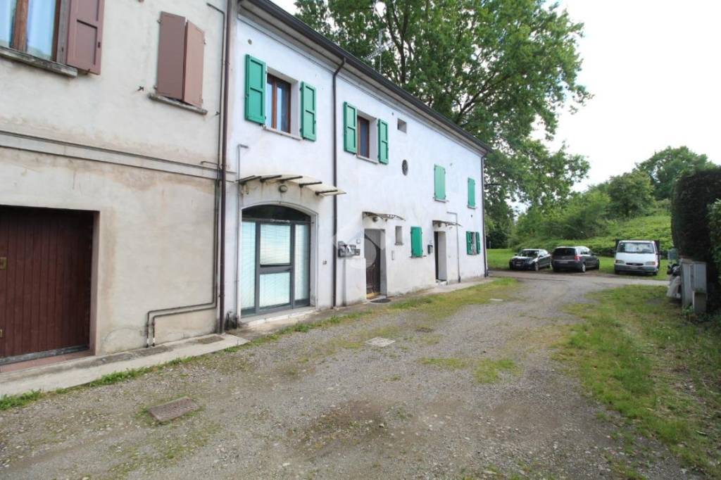 appartamento in vendita a Reggio nell'Emilia in zona Ospizio