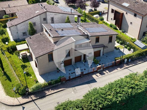 casa indipendente in vendita a Reggio nell'Emilia in zona Fogliano