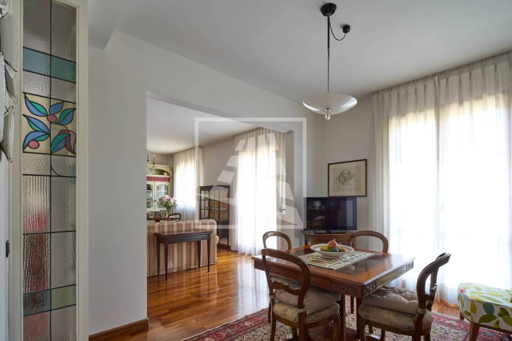 casa indipendente in vendita a Reggio nell'Emilia in zona Santa Croce