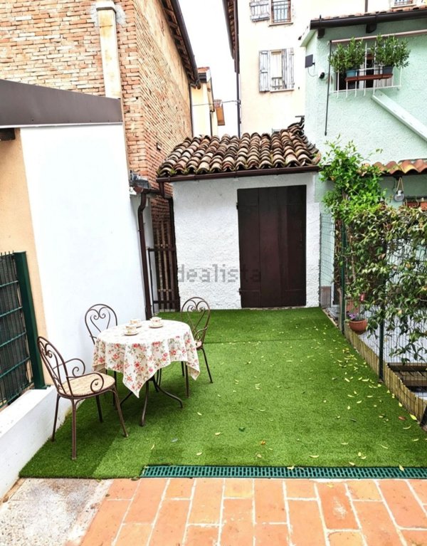 casa indipendente in vendita a Reggio nell'Emilia in zona Baragalla