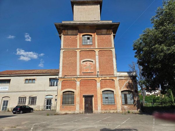 locale commerciale in vendita a Reggio nell'Emilia