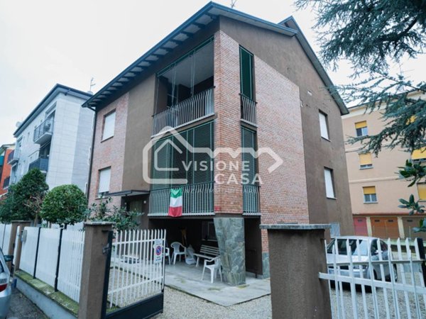 casa indipendente in vendita a Reggio nell'Emilia in zona Città Storica