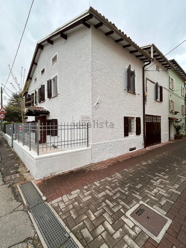 casa indipendente in vendita a Reggio nell'Emilia in zona Baragalla