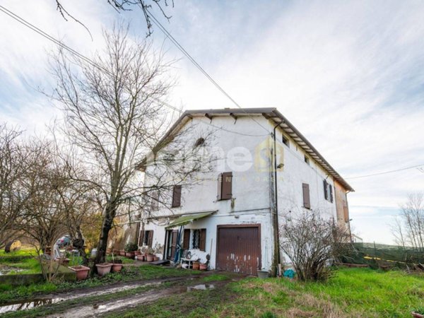 casa indipendente in vendita a Reggio nell'Emilia