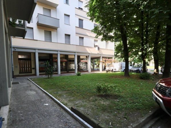 negozio in vendita a Reggio nell'Emilia in zona Mirabello
