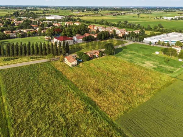 terreno agricolo in vendita a Reggio nell'Emilia in zona Roncocesi