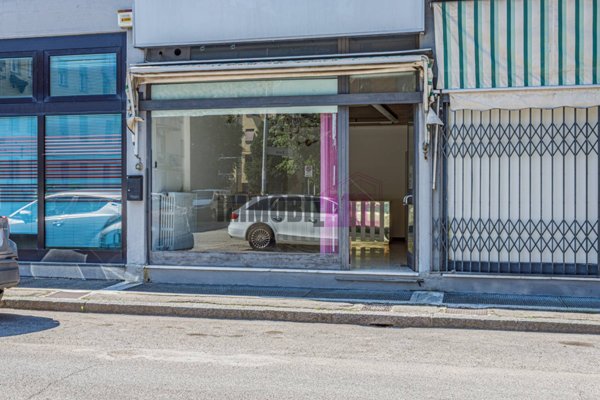locale commerciale in vendita a Reggio nell'Emilia in zona Ospizio