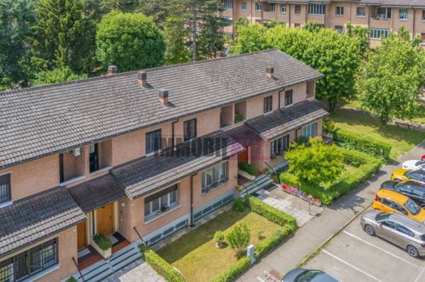 casa indipendente in vendita a Reggio nell'Emilia in zona Rivalta