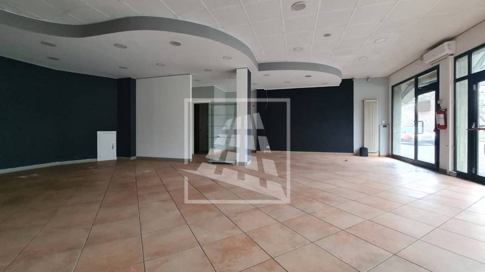 locale commerciale in vendita a Reggio nell'Emilia