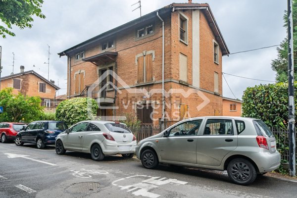 casa indipendente in vendita a Reggio nell'Emilia in zona Santa Croce