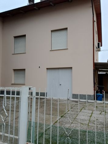 casa indipendente in vendita a Reggio nell'Emilia in zona Cella