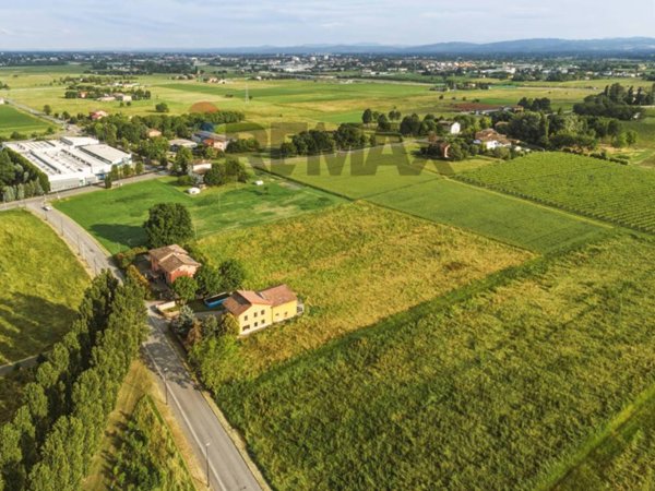 terreno agricolo in vendita a Reggio nell'Emilia in zona Roncocesi
