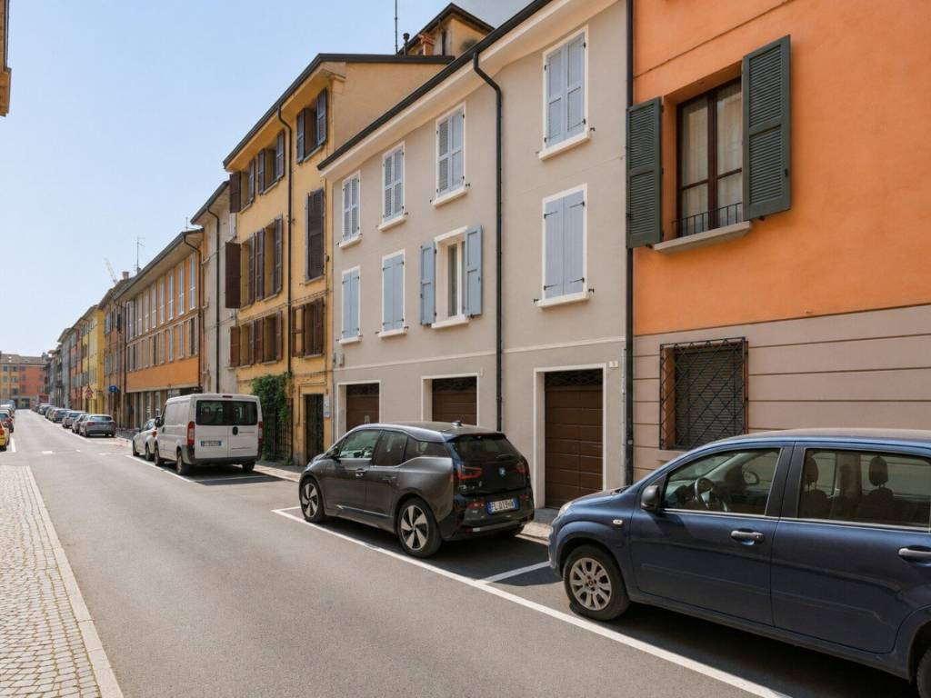 casa indipendente in vendita a Reggio nell'Emilia in zona Città Storica
