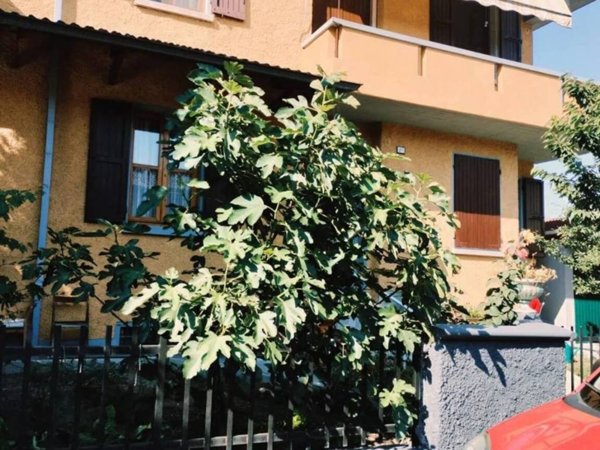 casa indipendente in vendita a Reggio nell'Emilia in zona San Prospero Strinati