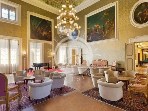 intera palazzina in vendita a Reggio nell'Emilia
