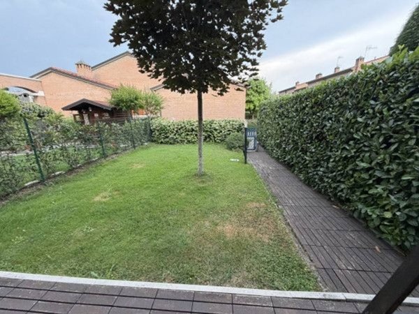 casa indipendente in vendita a Reggio nell'Emilia in zona Città Storica