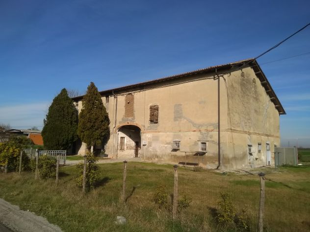 casale in vendita a Reggio nell'Emilia in zona Gavassa