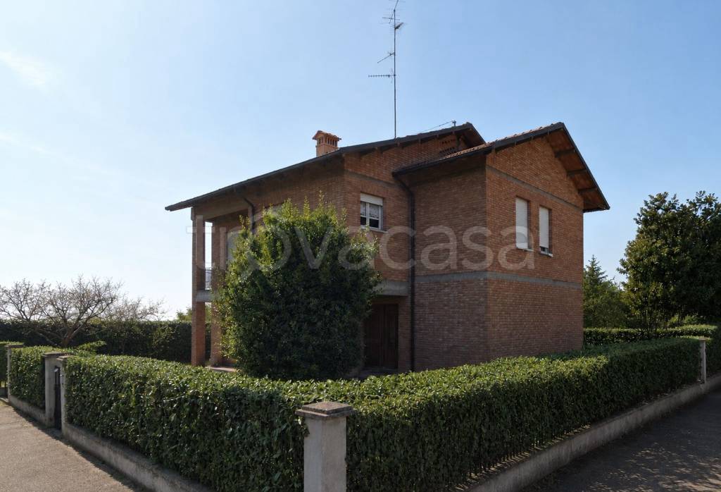 casa indipendente in vendita a Reggio nell'Emilia in zona Gattaglio