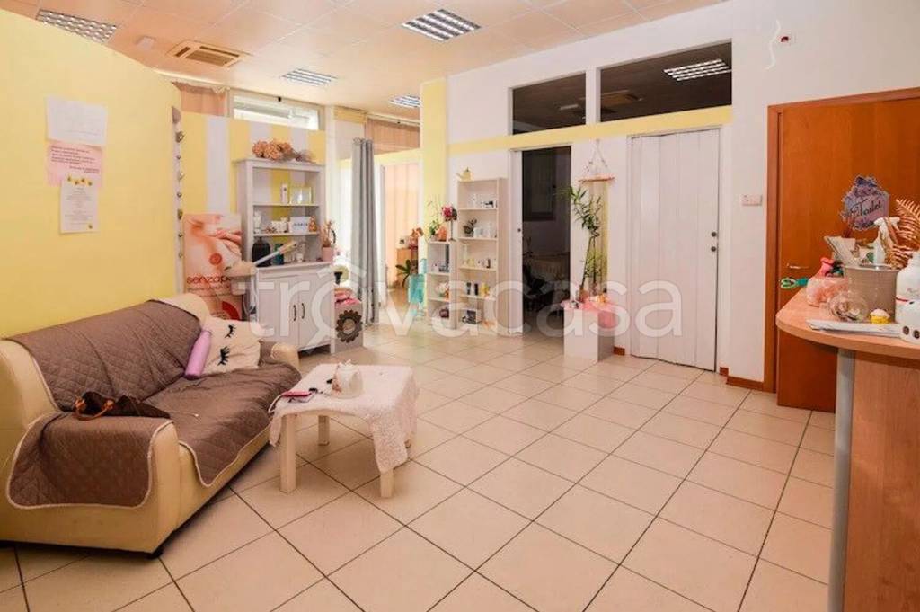 negozio in vendita a Reggio nell'Emilia in zona San Maurizio