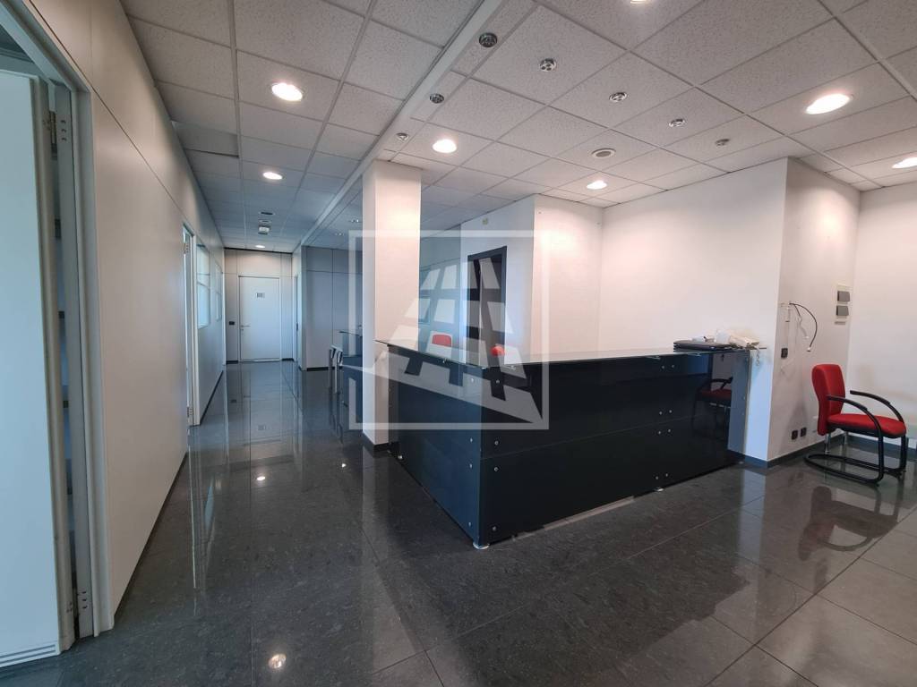 ufficio in vendita a Reggio nell'Emilia in zona Città Storica