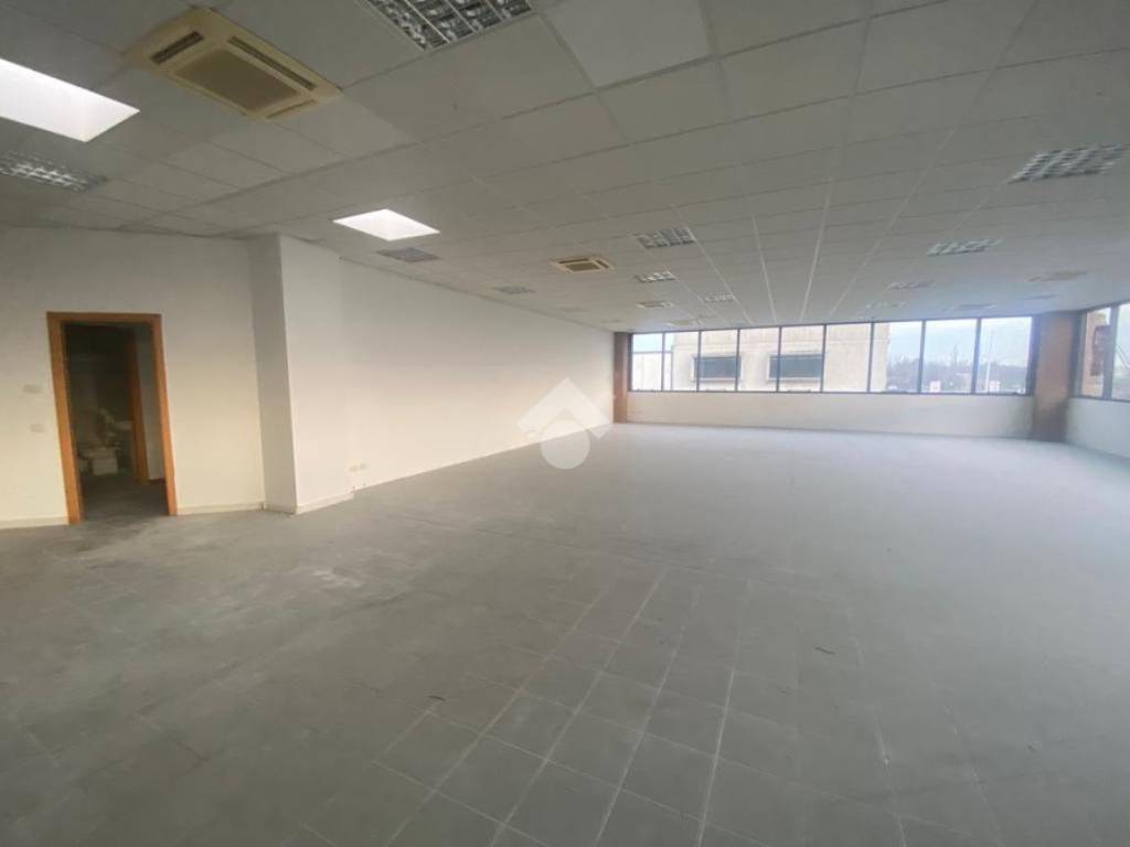 ufficio in vendita a Reggio nell'Emilia in zona Pieve Modolena