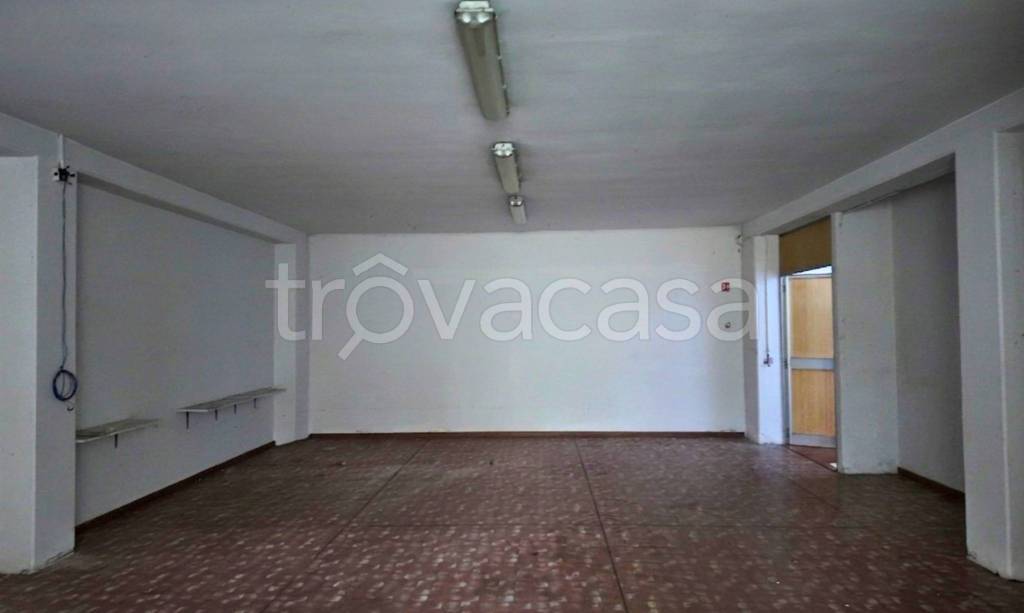 locale commerciale in vendita a Reggio nell'Emilia in zona Mancasale