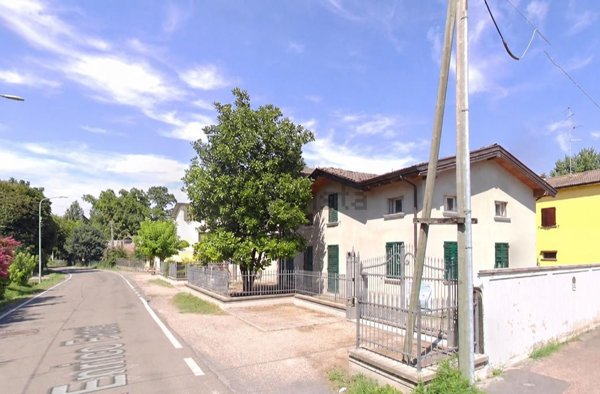 casa indipendente in vendita a Reggio nell'Emilia in zona Sesso