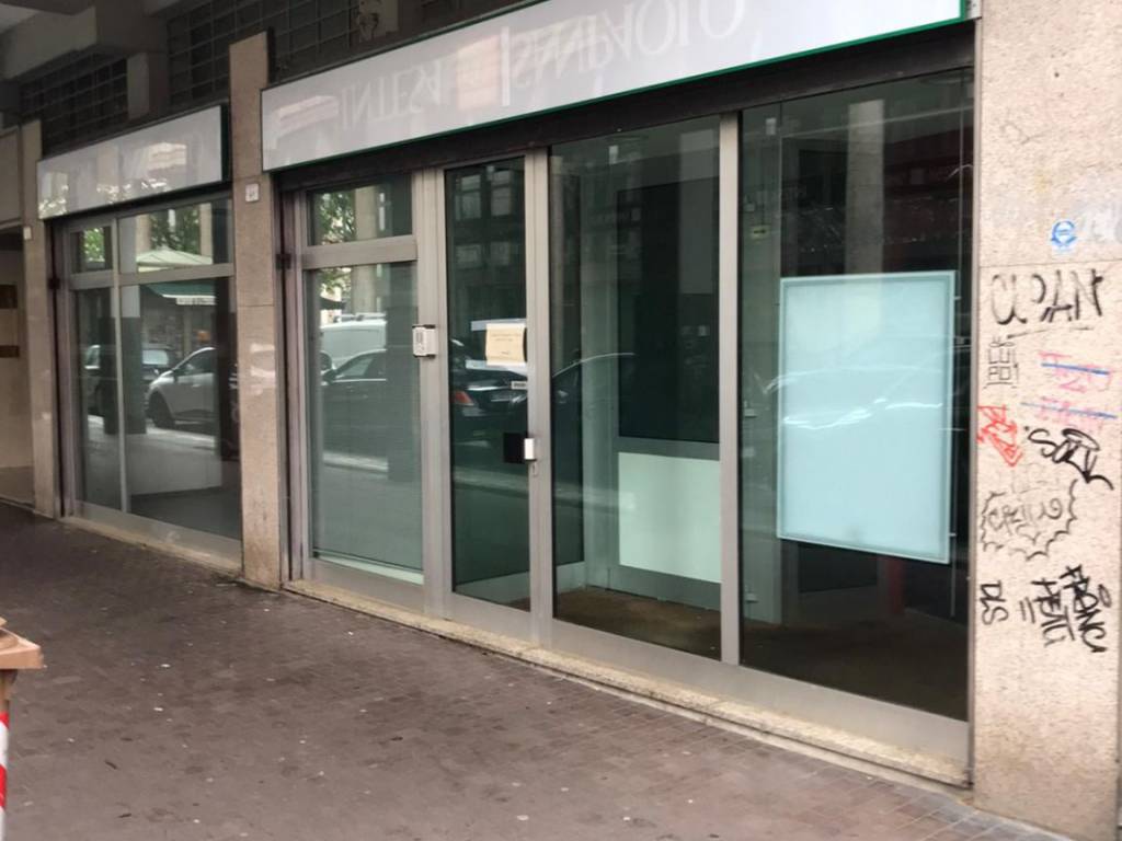 negozio in vendita a Reggio nell'Emilia in zona Città Storica
