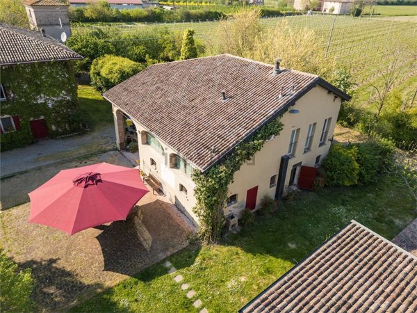 casa indipendente in vendita a Reggio nell'Emilia