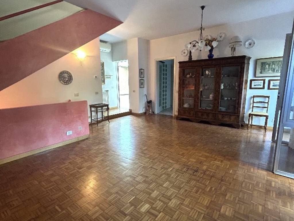 casa indipendente a Reggio nell'Emilia in zona San Pellegrino / Villa Canali