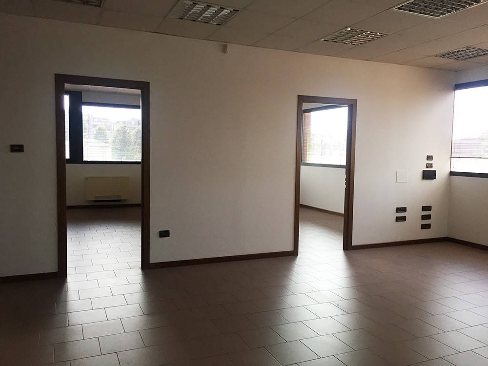 ufficio in vendita a Reggio nell'Emilia in zona Tribunale