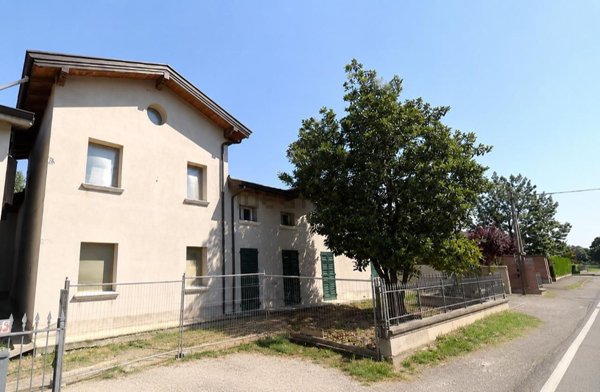 casa indipendente in vendita a Reggio nell'Emilia in zona Sesso