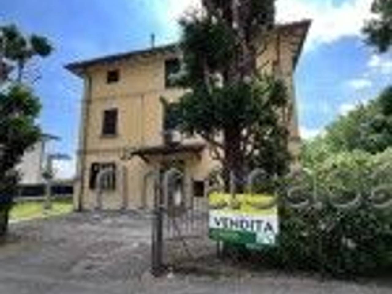 casa indipendente in vendita a Reggio nell'Emilia in zona Cavazzoli