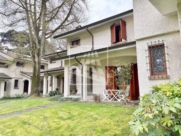 casa indipendente in vendita a Reggio nell'Emilia in zona Belvedere